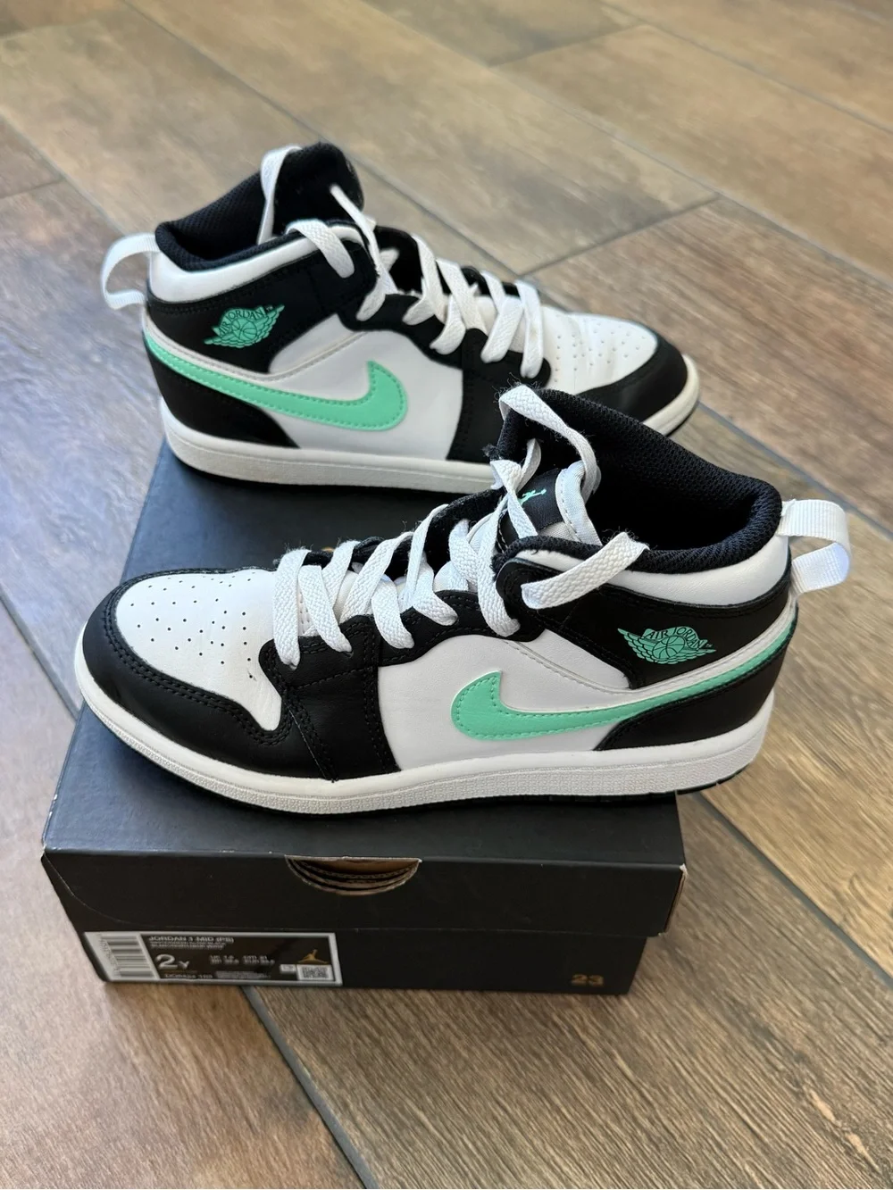 Jordan 1 Mid Green Glow Nike Kids
